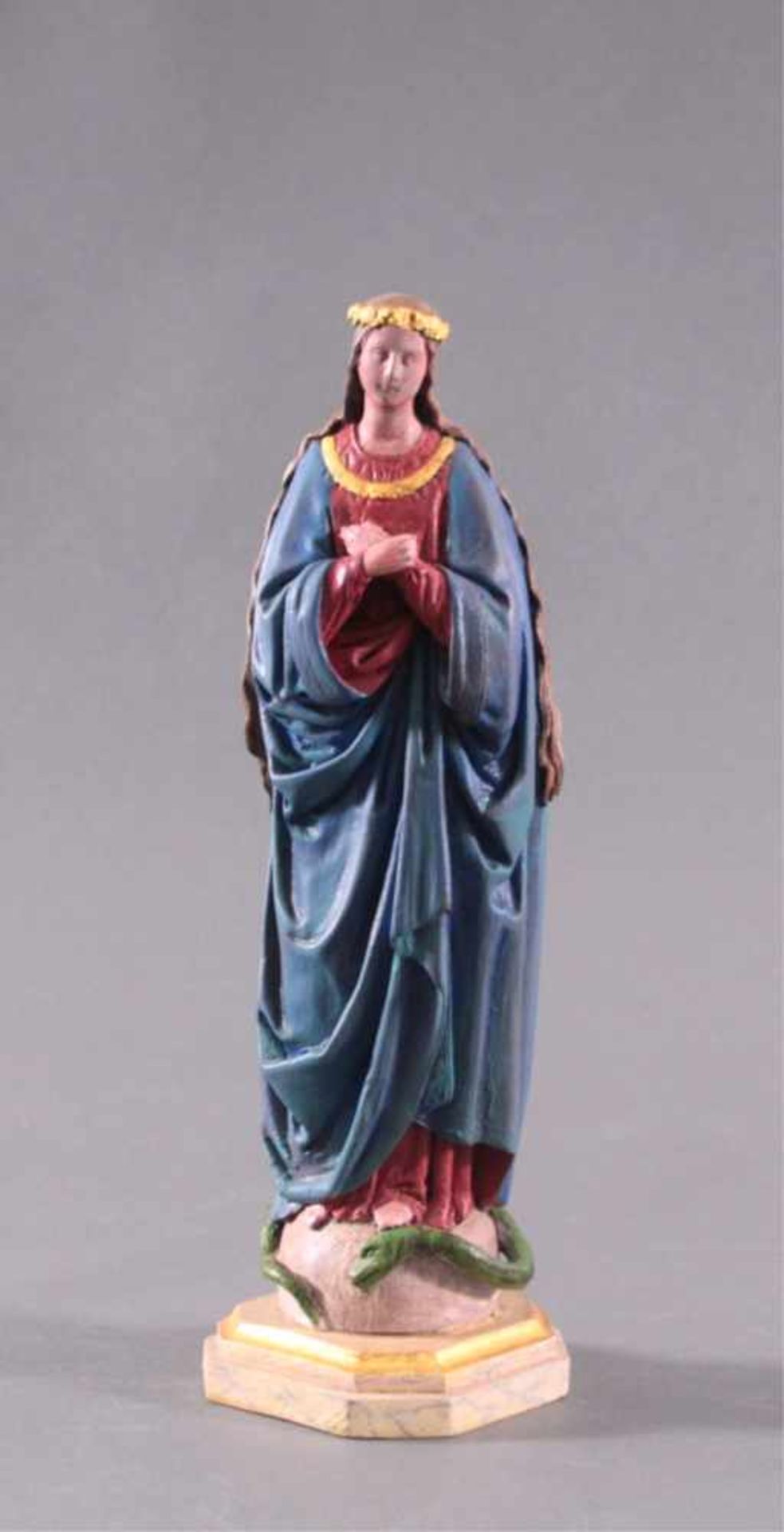 Heiligenfigur, 19. JahrhundertHolz geschnitzt, farbig gefasst, teilweise vergoldet. Mariaüber