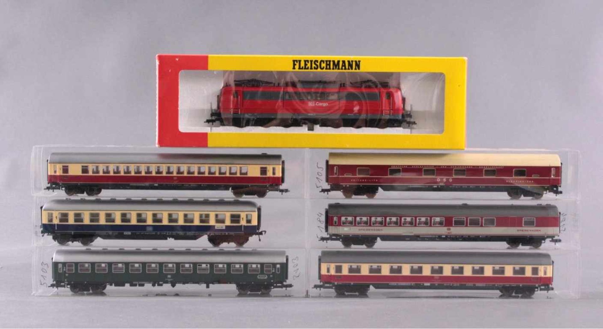 Fleischmann E-Lok 4383 Spur H0 und 6 PersonenwaggonsUnbespielt und in der Originalverpackung