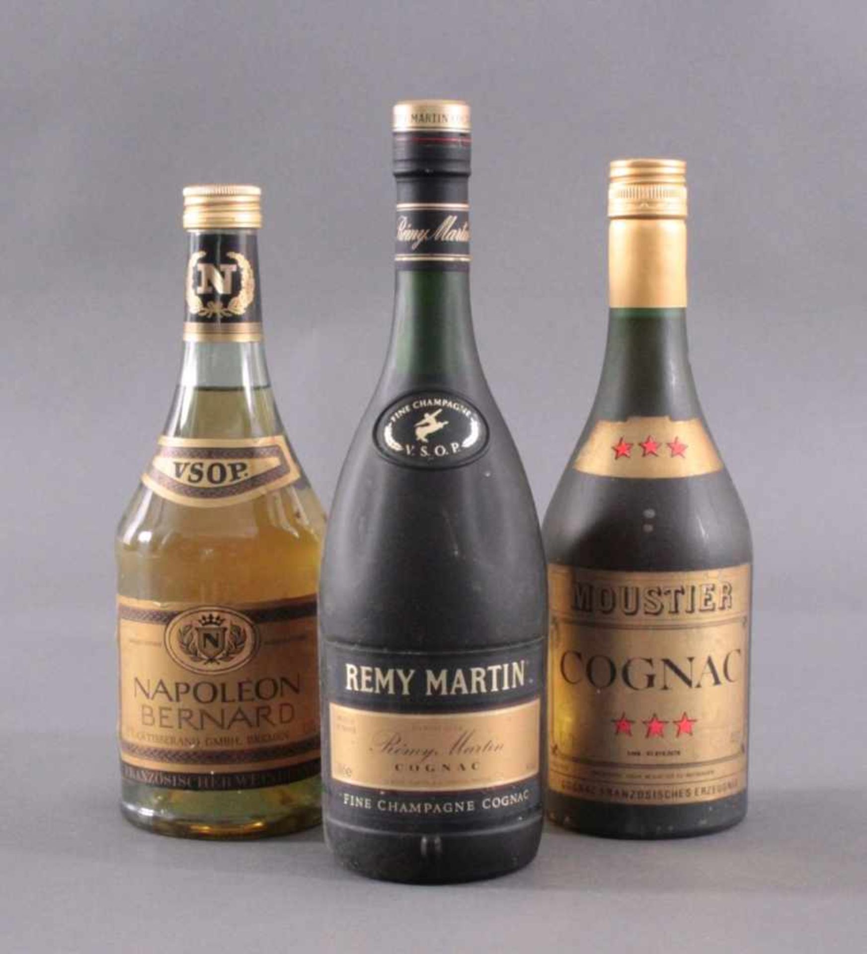 3 Flaschen Cognac1x Remy Martin V.S.O.P.1x Napoleon Bernard VSOP.1x Moustier 3 Sterne.
