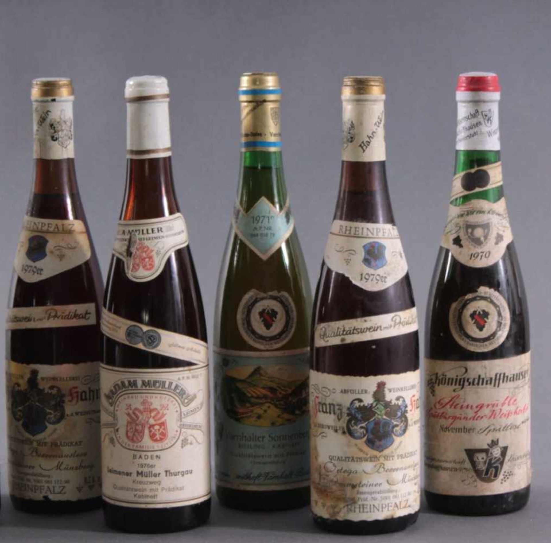 11 Flaschen Wein2x 1979er Franz Hahn, Ortega Beerenauslese.1x 1971er Varnhalter Sonnenberg, - Bild 3 aus 3