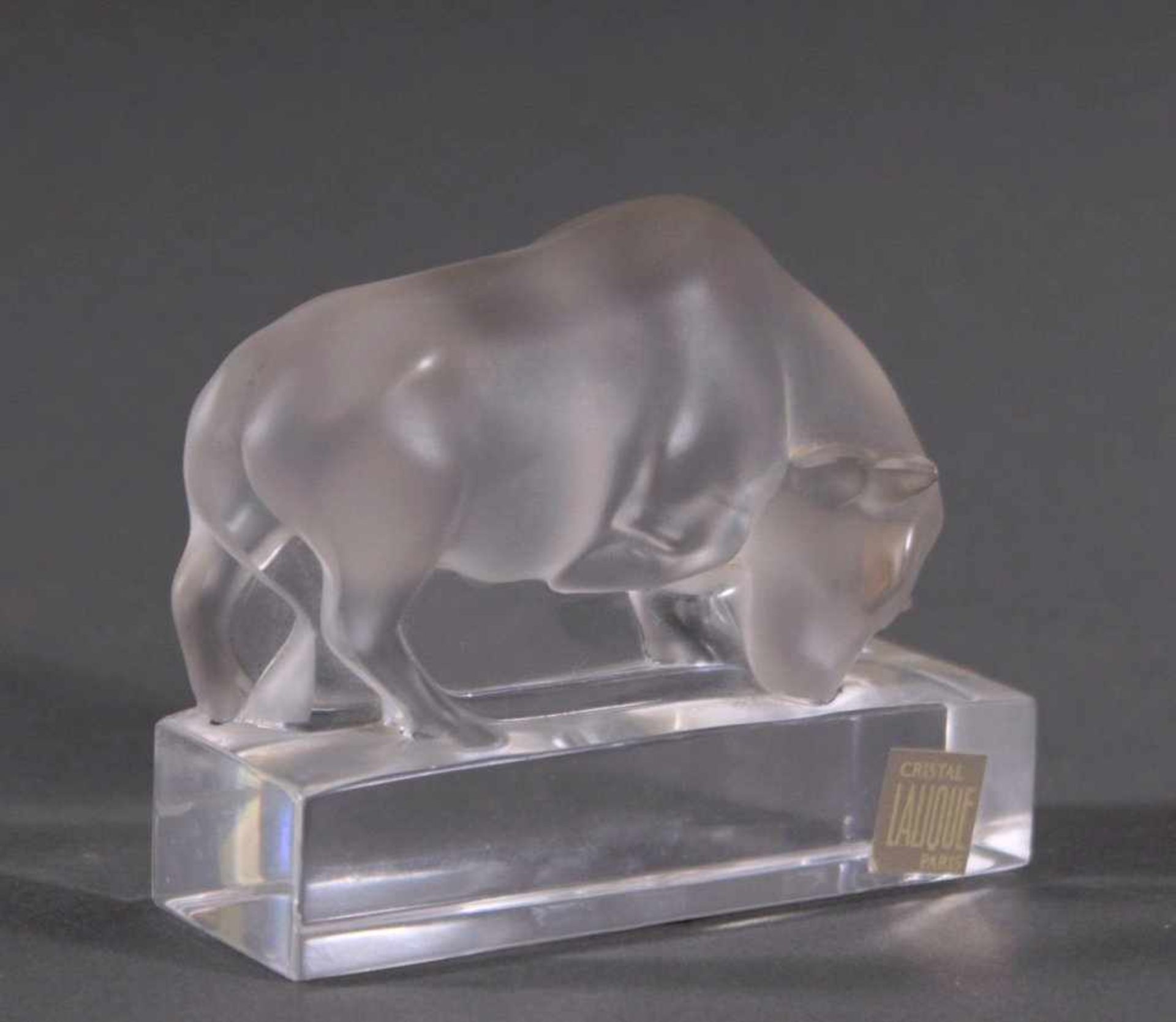 Glasfigur "Stier", Lalique France20. Jahrhundert. Farbloses Kristallglas, gepresst, teilsmattiert, - Bild 2 aus 9