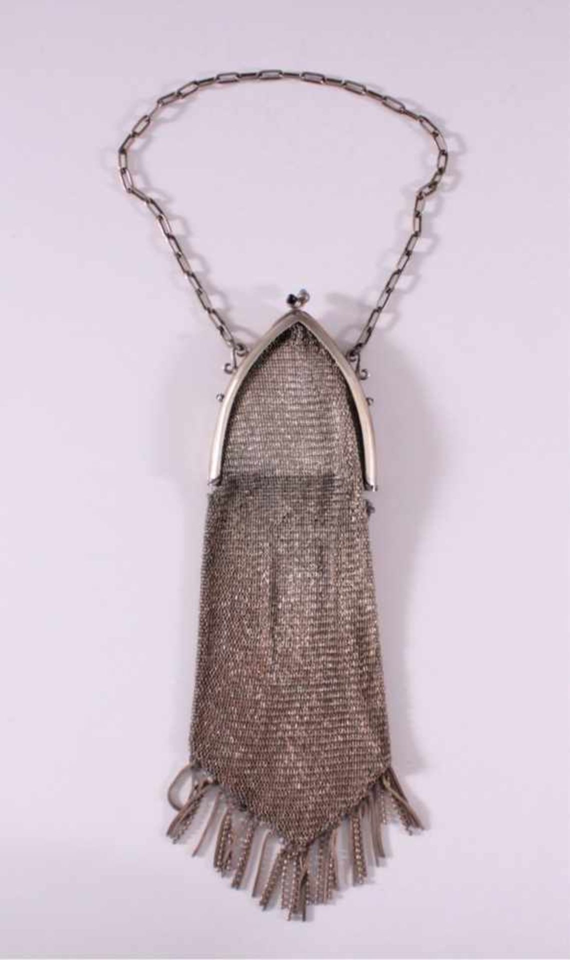 Silberne Handtasche1. Hälfte 20. Jahrhundert, 800er Silber, feinesKettengeflecht (seitlich leicht - Image 2 of 5