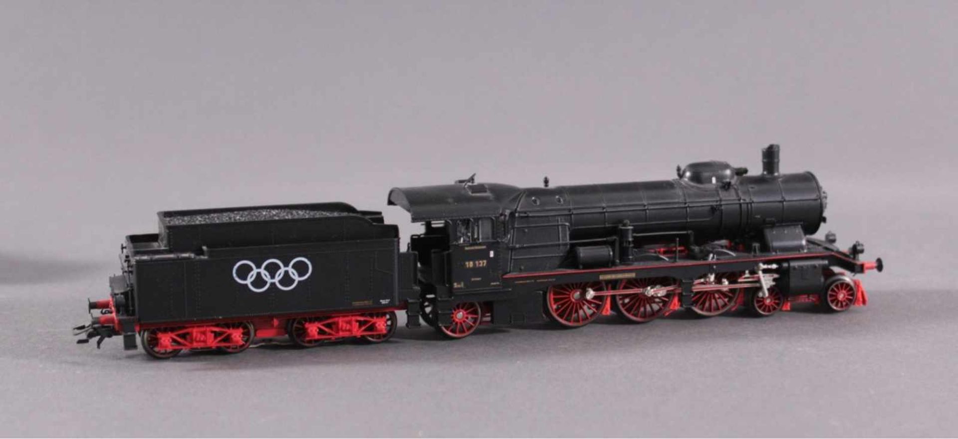 Märklin Lok 37954 "Olympia" mit 4 Waggons - Bild 2 aus 2