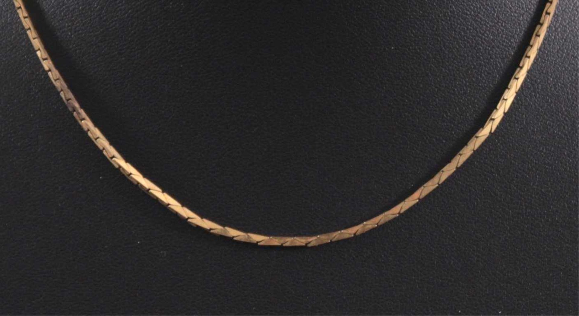 Kleine Halskette aus 8 Karat GelbgoldAuf der Schließe punziert 333. Gesamtlänge ca. 38 cm.Gewicht - Bild 2 aus 2