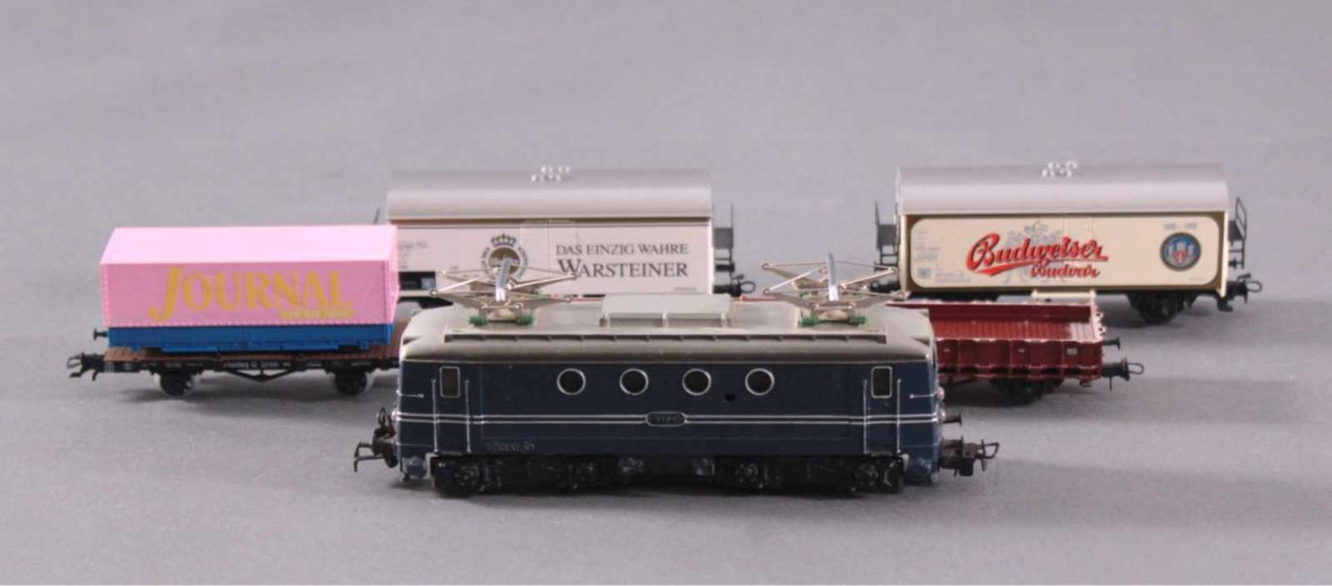 Märklin E Lok 3012 mit 4 Waggons