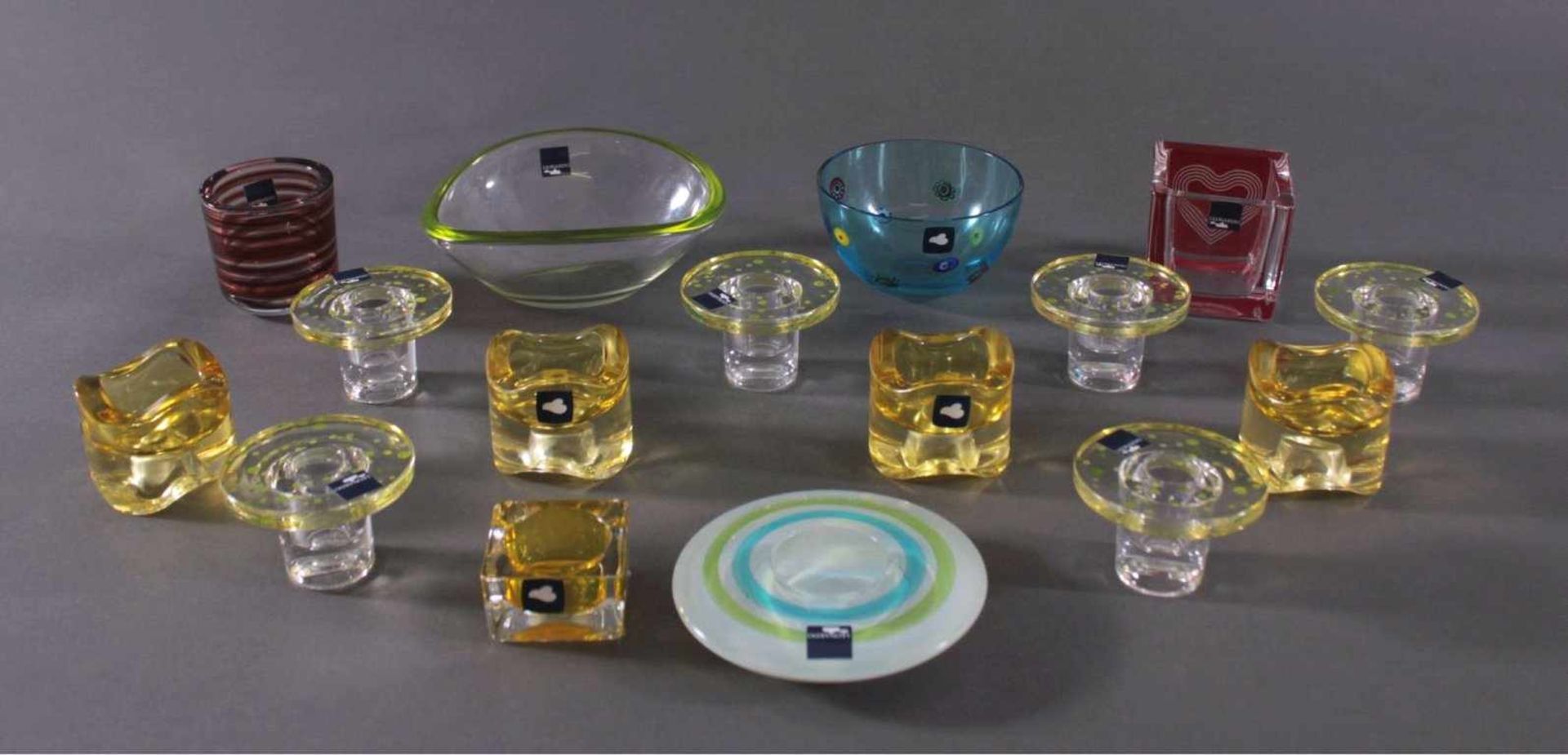 Leonardo-Glas, 16 TeileFarbloses Glas bunt überfangen, 1 Schale Millefiori, ca. H-7cm, 1 Schale,