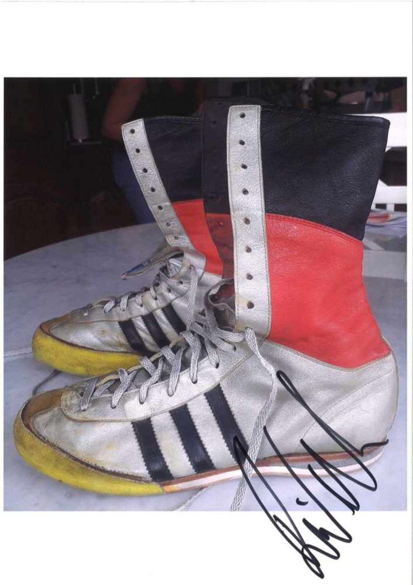 René Wellers maßgefertigte BoxstiefelDie maßgefertigten Boxstiefel der Firma Adidas, mit denenRené