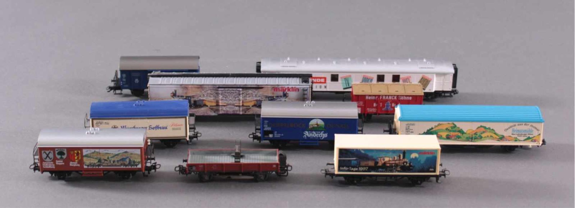 10 Märklin Waggons, H0Unterschiedliche Modelle, teils mit Werbeaufdruck und / oderZubehör.