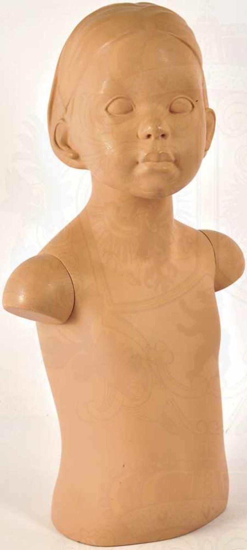 SCHNEIDERPUPPE, Torso m. Mädelkopf u. bewegl. Oberarm-Ansätzen, Masse, H. 53 cm, um 1960