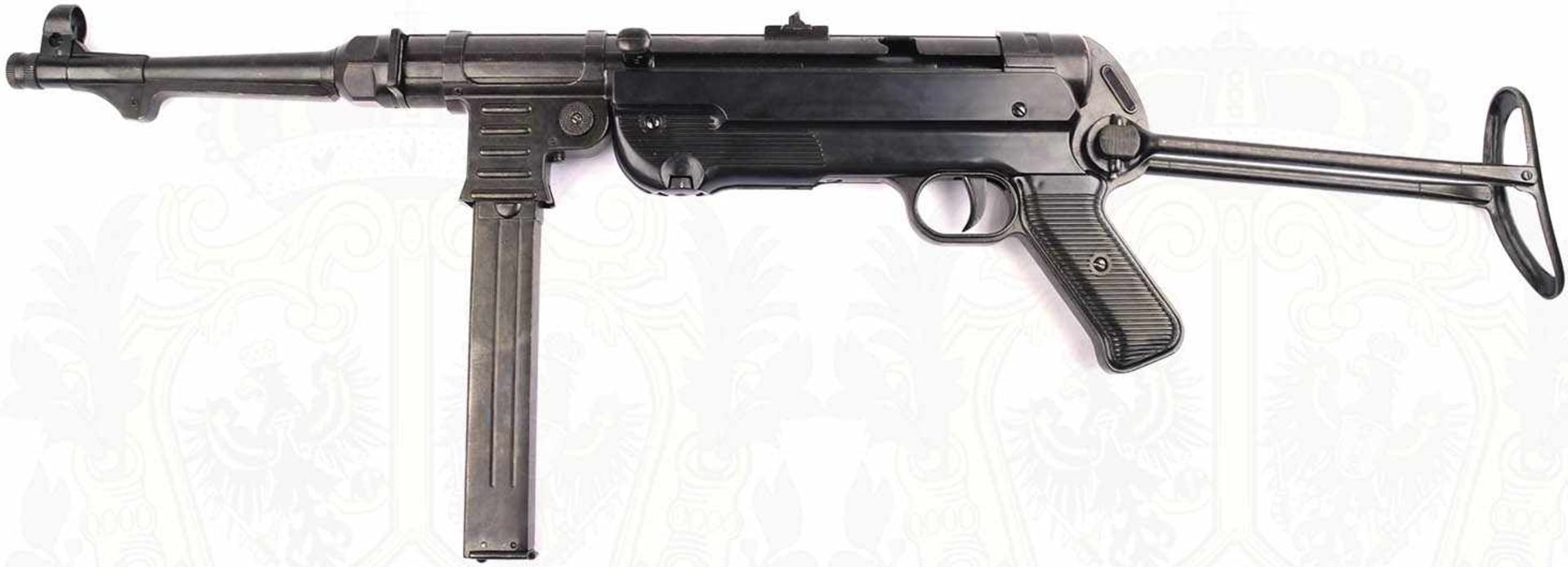 MASCHINENPISTOLE MP 40, brüniert/geschwärzt, Schaft u. Pistolengriff schwarzer Kunststoff, Spann-