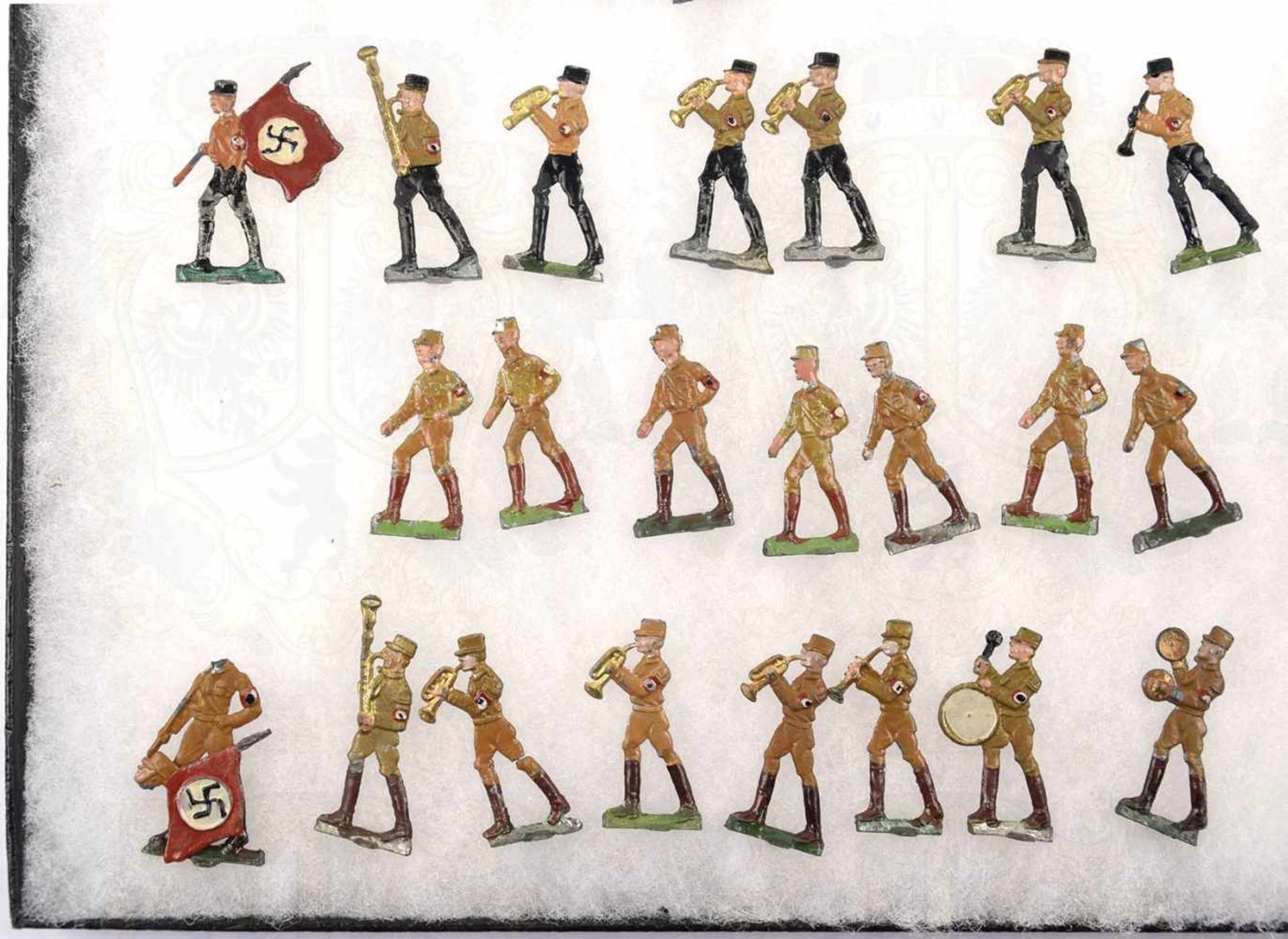 59 FLACHFIGUREN Zinn, farbig bemalt, dabei: marschierende SA-Mannschaften verschiedener Gebiete, - Bild 2 aus 4