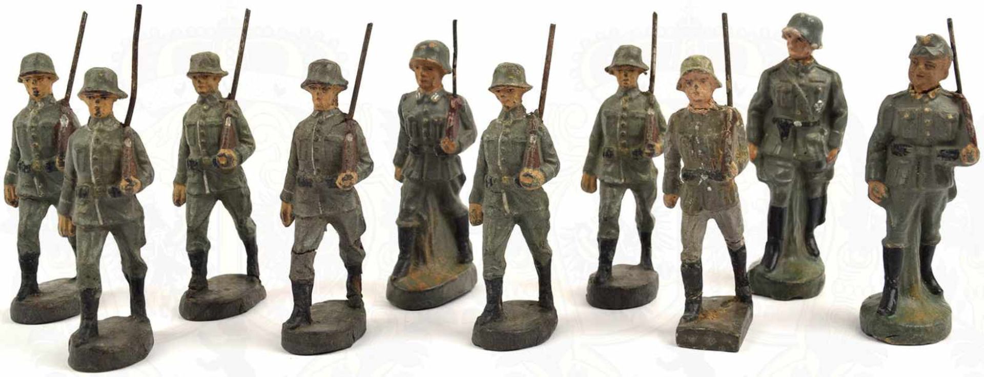 10 SOLDATENFIGUREN, Wehrmacht um 1938, 1 Offizier mit Säbel u. EK I 1914 sowie 9 Schützen, alle