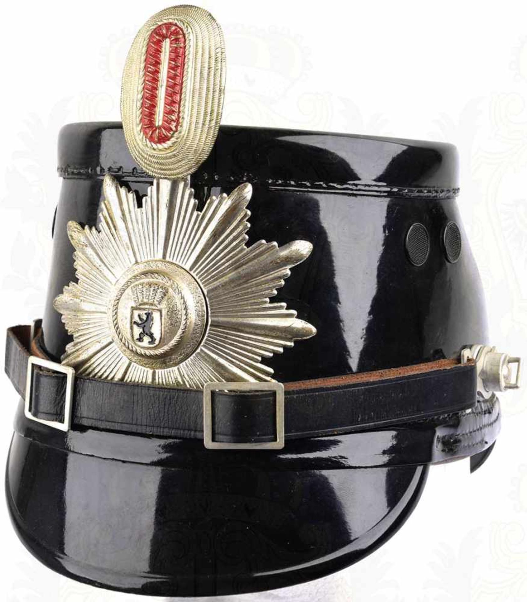 TSCHAKO FÜR MANNSCHAFTEN DER WESTBERLINER POLIZEI, so getragen 1952-62, schwarzer Fiberkorpus m. - Image 2 of 2