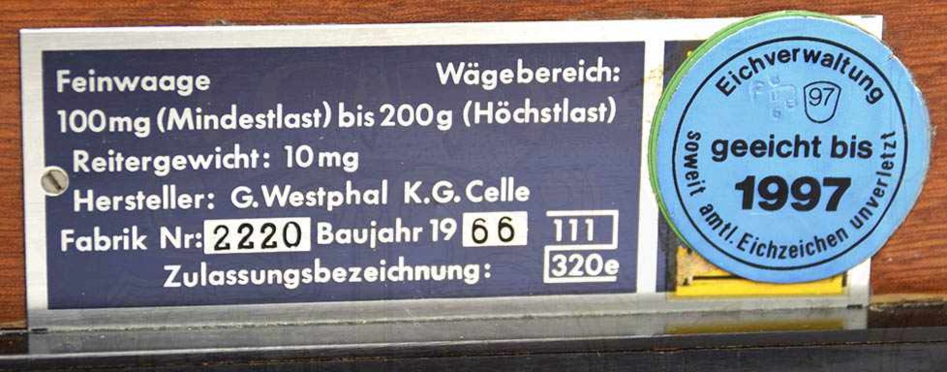 FEINWAAGE, Wägebereich 100 mg-200 g, Reitergewicht 10 mg, Herst. „G. Westphal, Celle“, Baujahr 1966, - Image 3 of 4