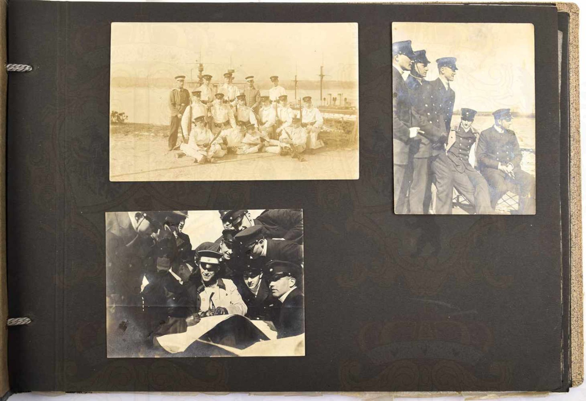 FOTOALBUM mit 50 Aufnahmen, davon 35 Kaiserliche Marine bzw. Reichsmarine u. 11 Fotos/AK Reichswehr,