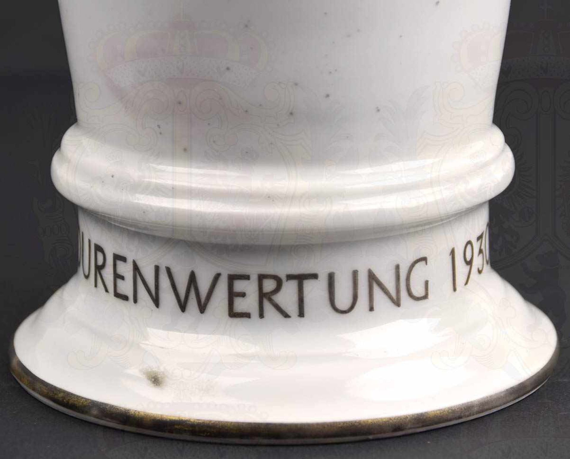 ADAC-SIEGERPOKAL 1. PREIS JAHRESTOURENWERTUNG 1930, weißes Porzellan, glasiert, Trichterform, - Image 3 of 6