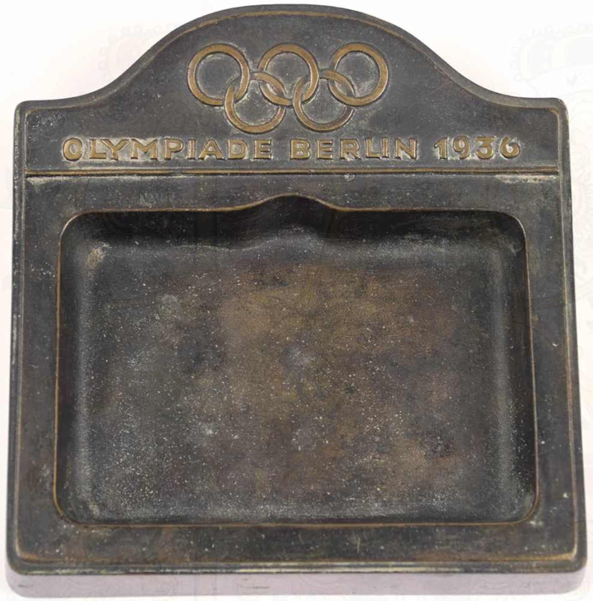 ASCHENBECHER, Bronze, patiniert, reliefierte Bez. „Olympiade Berlin 1936“, sowie reliefierte