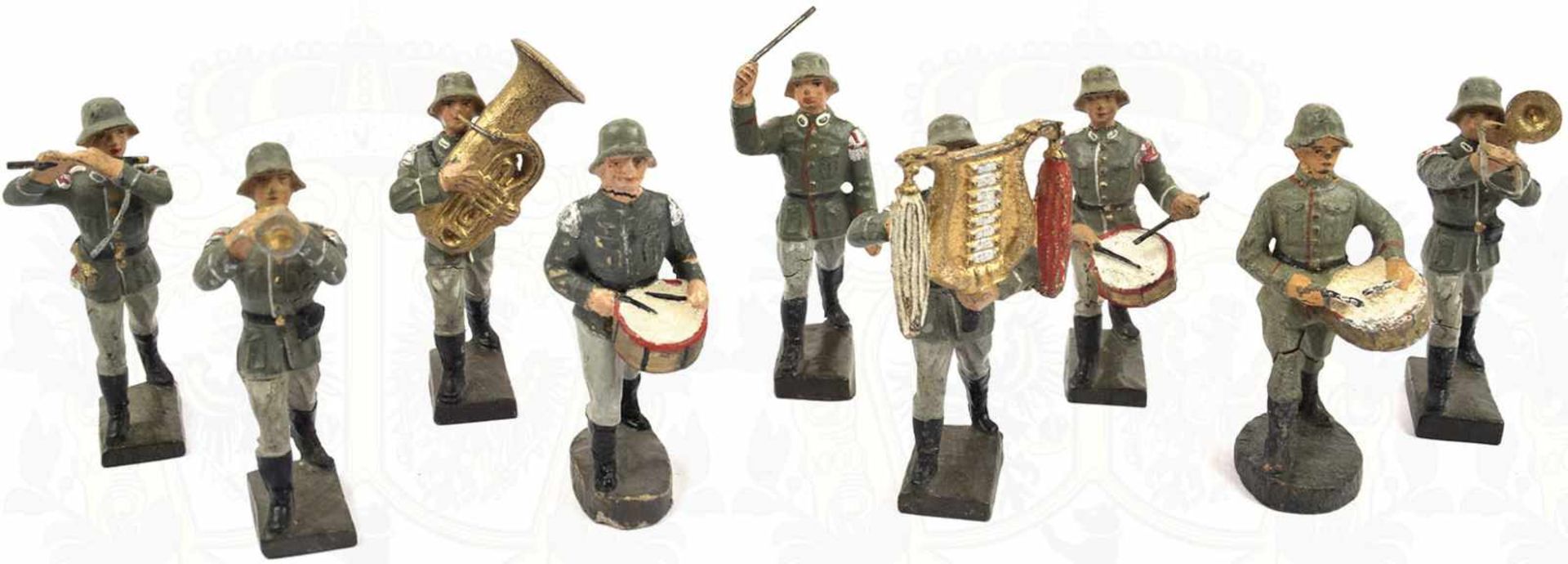 16 SOLDATENFIGUREN MUSIKZUG DER WEHRMACHT, um 1938, farbig bemalte Masse, dabei: Soldaten mit - Bild 2 aus 3