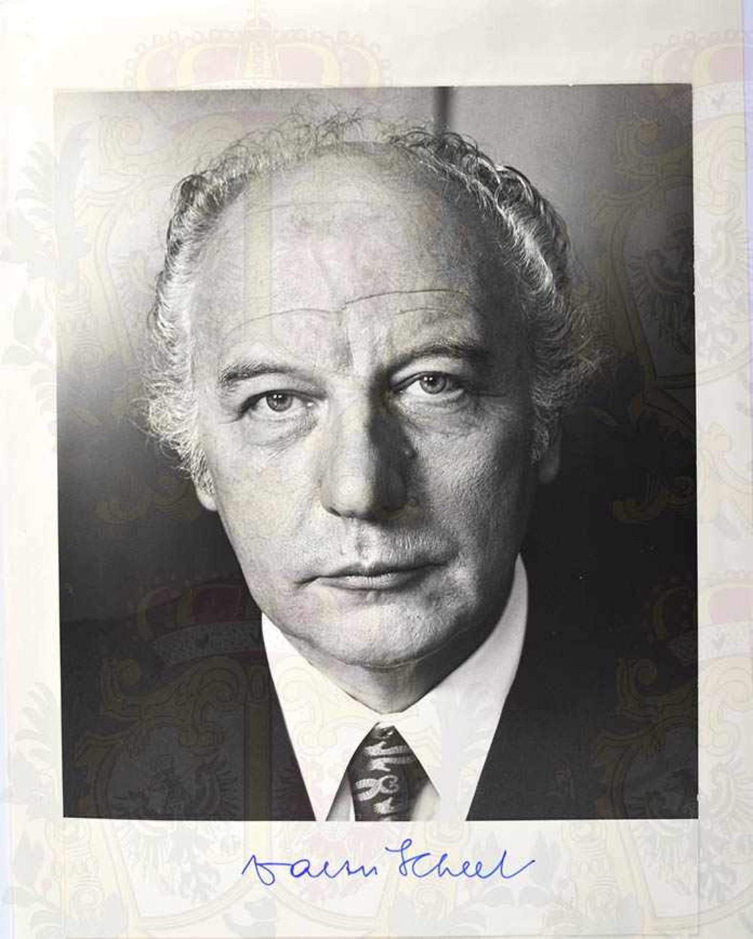 SAMMLUNG AUTOGRAPHEN, 30 Stück, deutsche und israelische Politiker, dabei: L. Erhard, W. Scheel, - Image 3 of 6