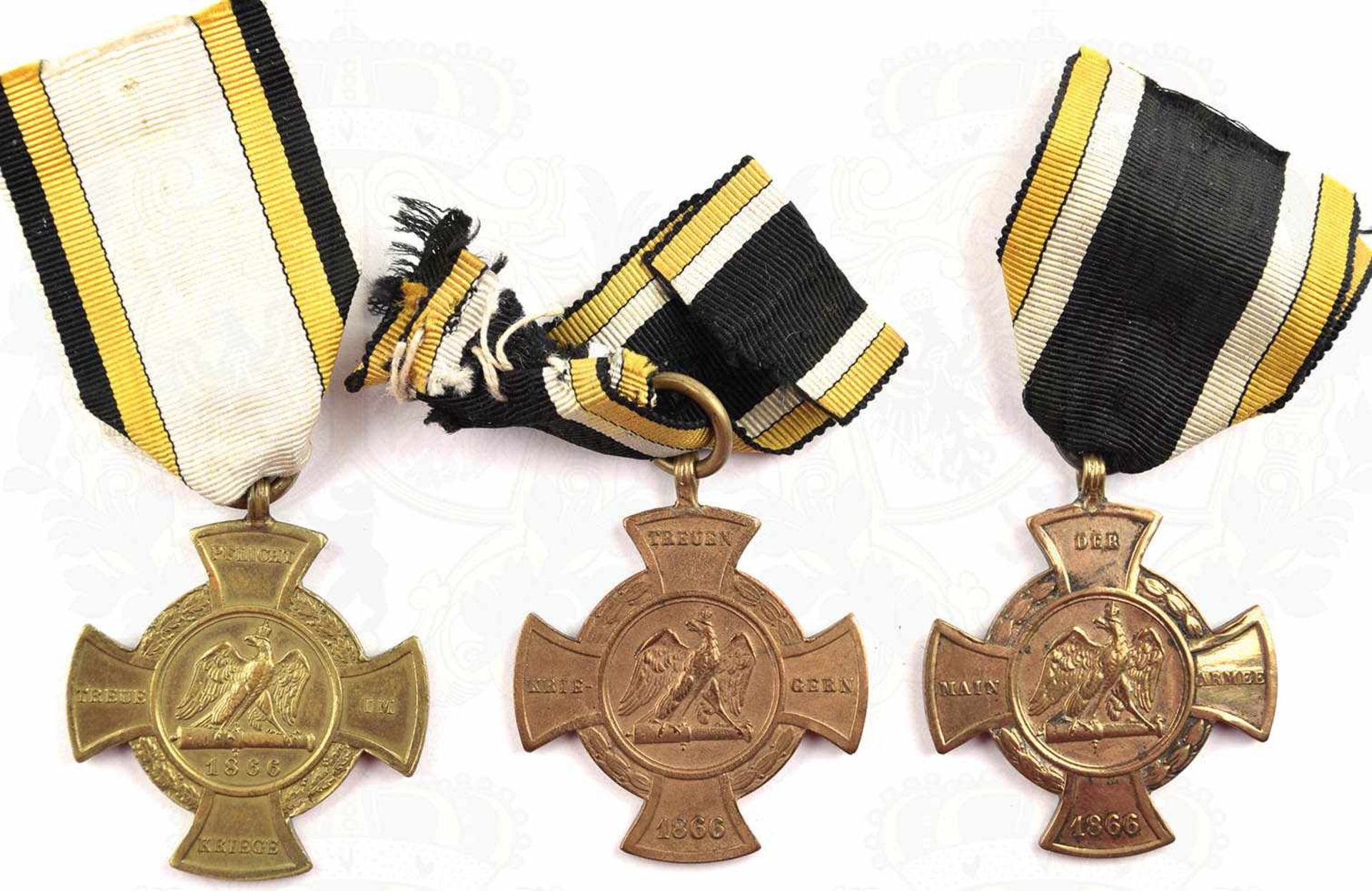 3 ERINNERUNGSKREUZE 1866, Mainarmee; Treuen Kriegern; Pflichttreue im Kriege, alle Bronze, an