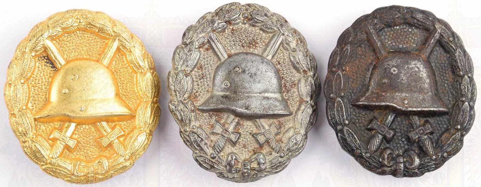 SATZ 3 VERWUNDETENABZEICHEN 1918, in Gold, Silber u. Bronze, Eisen/vergld., bzw. verslb. u.