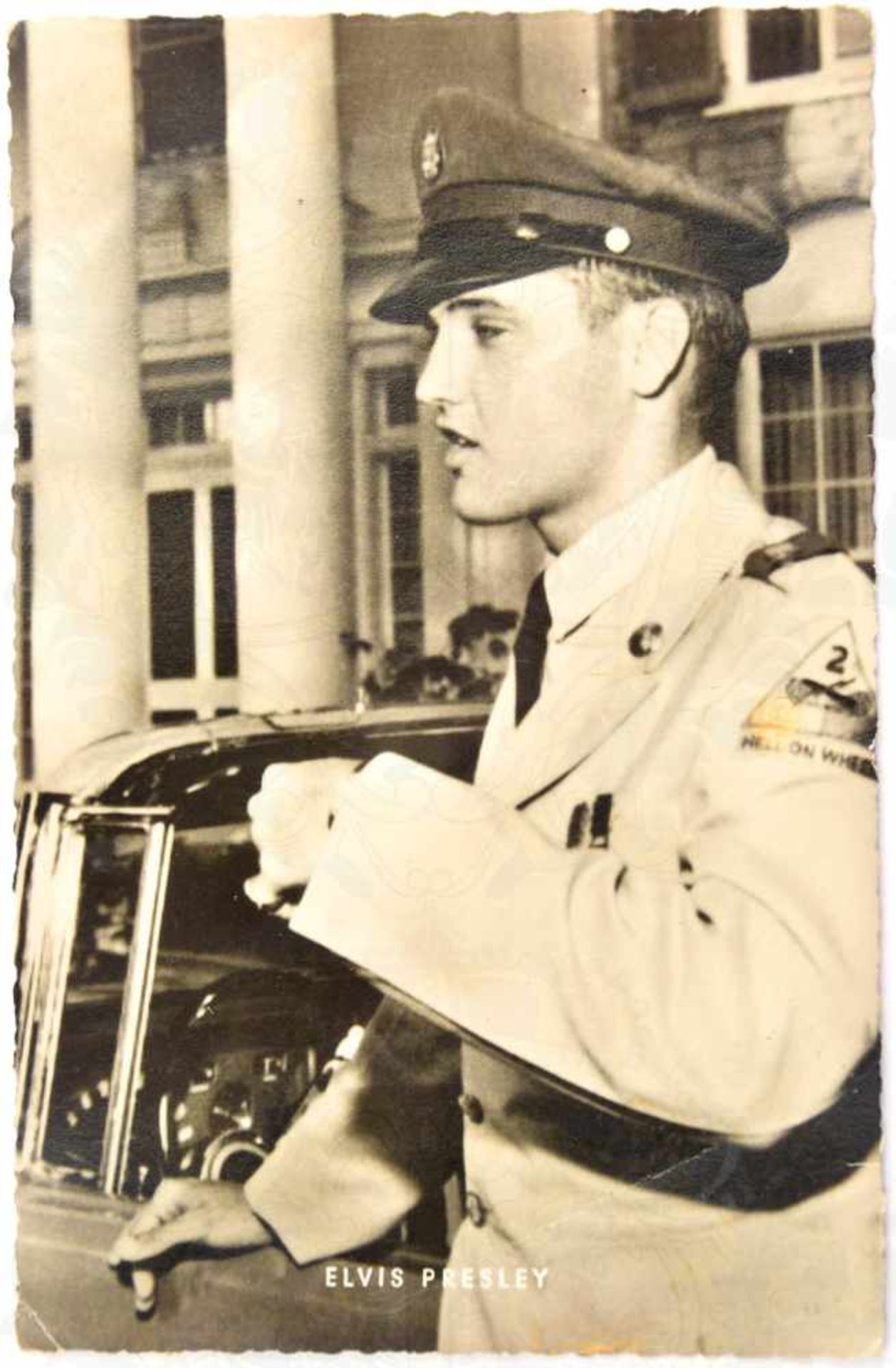 FOTO-AK ELVIS PRESLEY in Uniform als Angehöriger der 2. gepanzerten US-Division in Friedberg/Hessen,