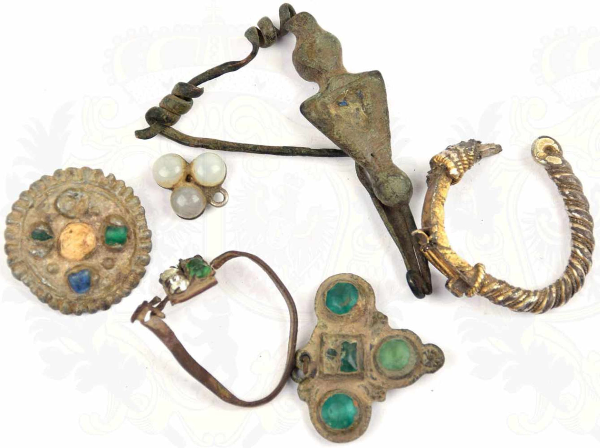 6 BODENFUNDE SCHMUCK, Ringe u. Anhänger, mit Steinen besetzt, 4./5. Jhd. n. Chr., gereinigt