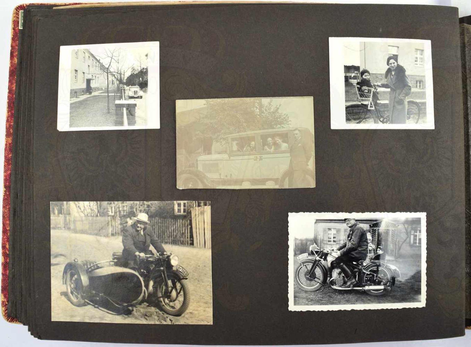 3 FOTOALBEN EINES AUTOINGENIEURS, gesamt 395 Fotos, ca. 1925-1955, teils AK bis A 5, viele PKW, auch - Bild 11 aus 14