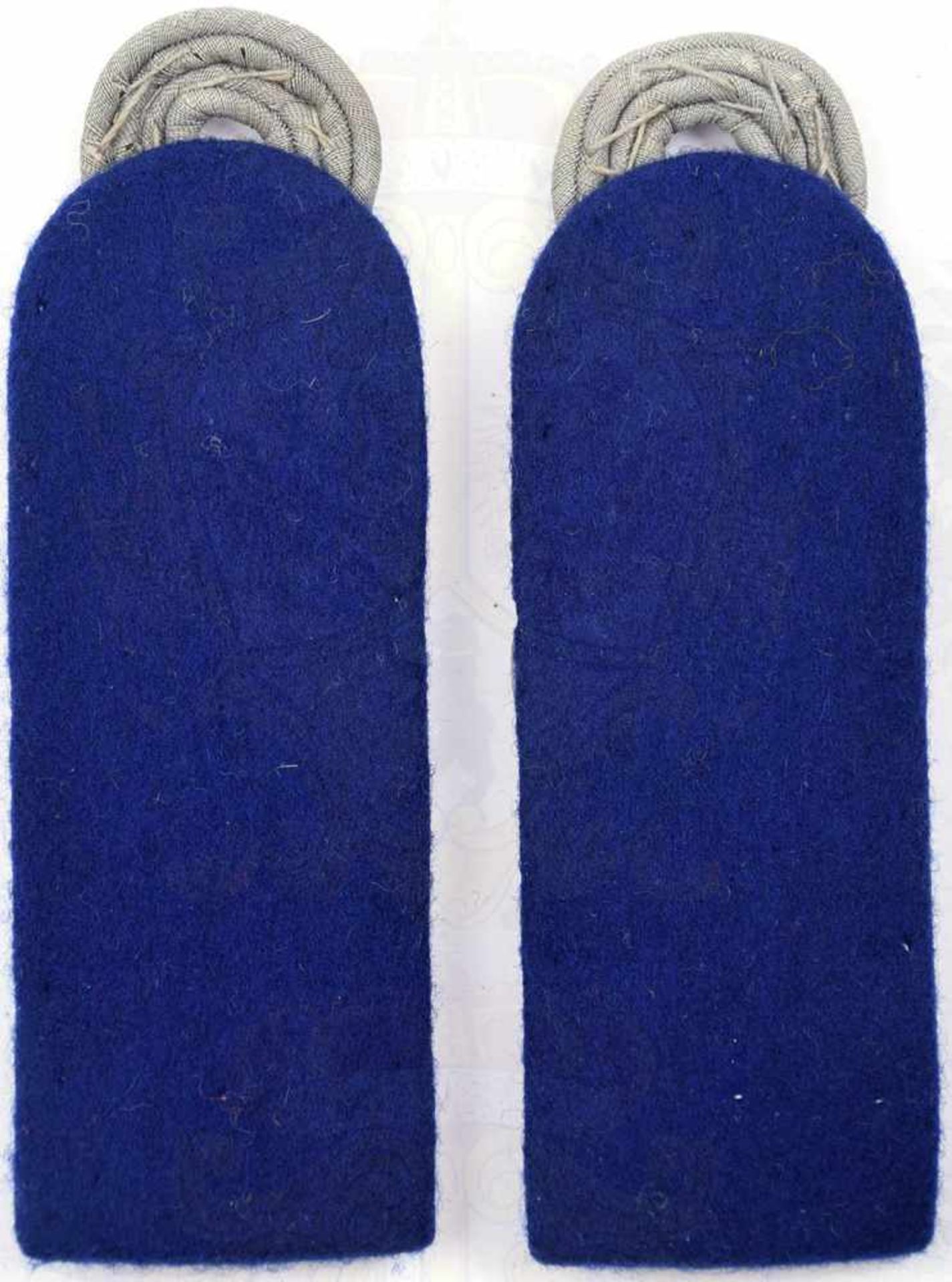 PAAR SCHULTERSTÜCKE OBERSTABSARZT, mattgraues Gespinst auf dunkelblauem Tuch, Enden m. - Bild 2 aus 2
