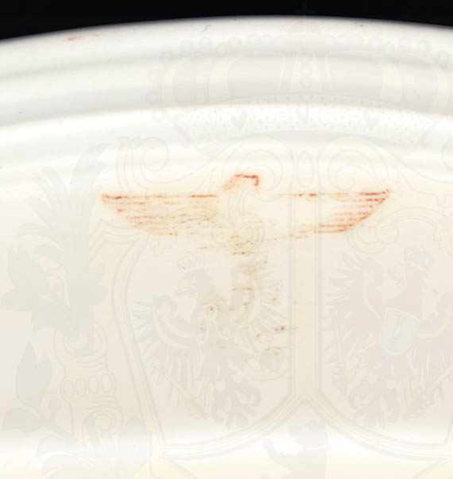 2 SERVIERPLATTEN, beigefarbenes Porzellan, glasiert, geschwungener, gestufter Rand, Hoheitsadler - Bild 2 aus 3