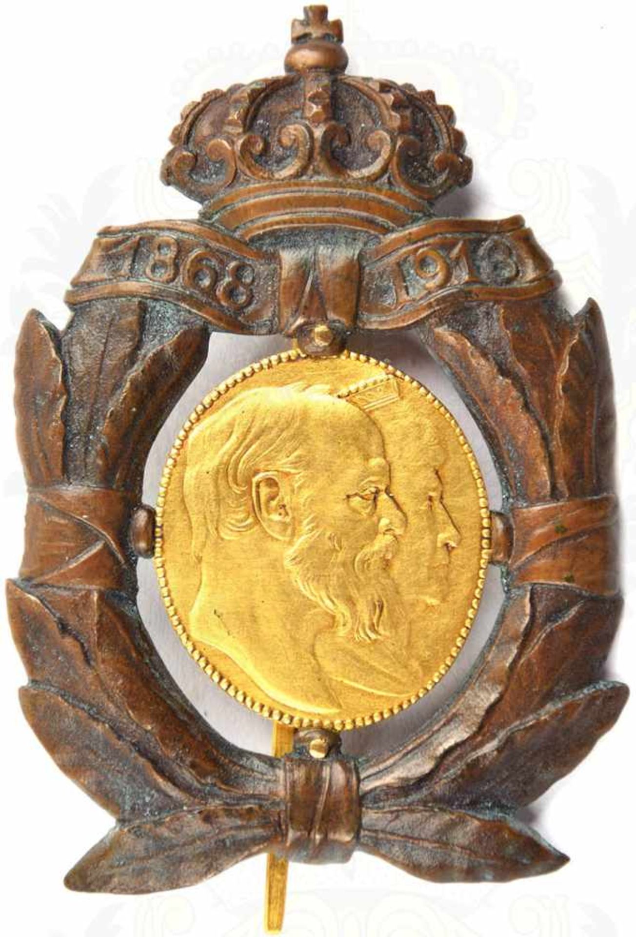 ERINNERUNGSZEICHEN AN DIE GOLDENE HOCHZEIT 1918, Bronze, das vernietete Medaillon Kriegsmetall/