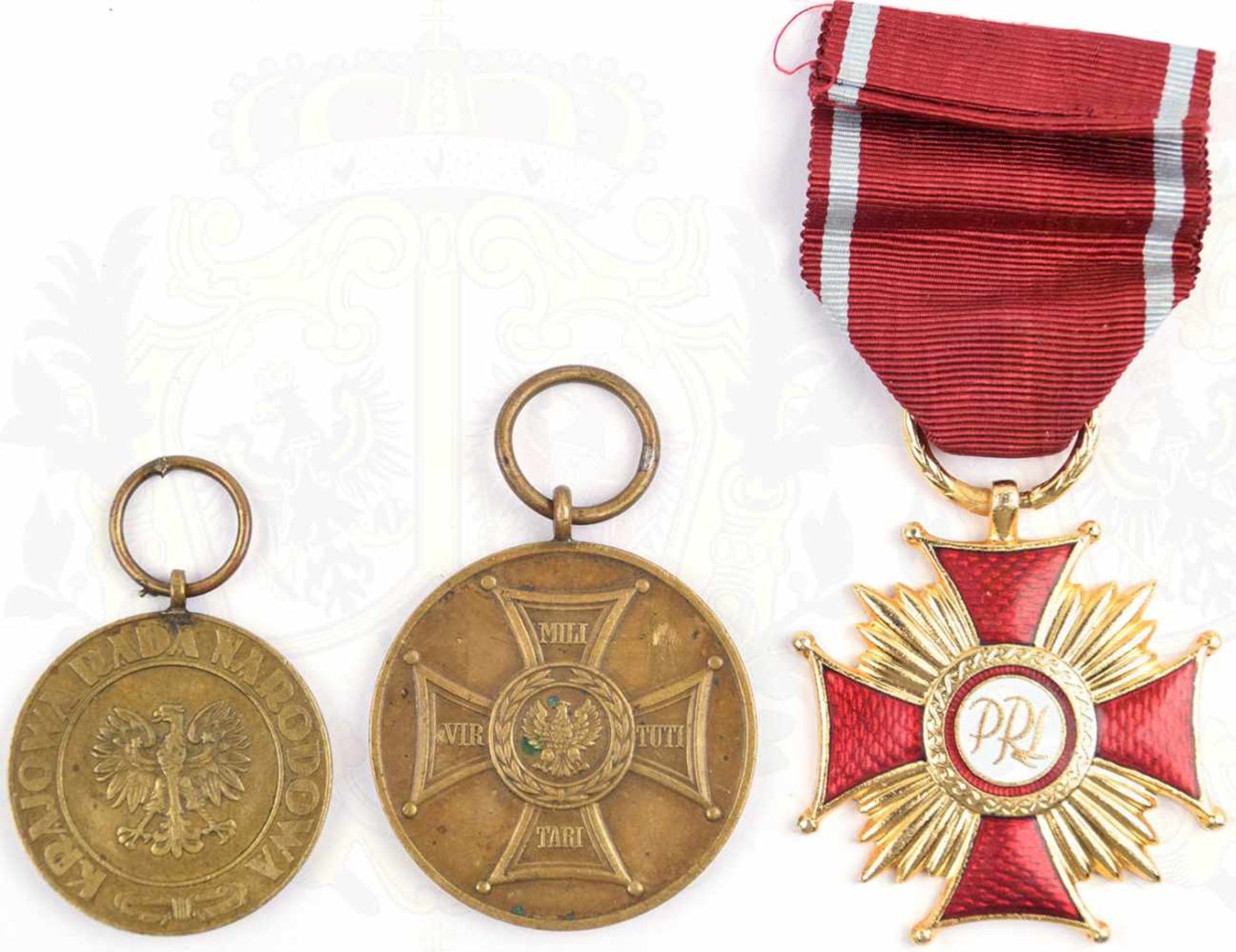 3 AUSZEICHNUNGEN: Goldenes Verdienstkreuz der VR Polen, Ausführung 1960-1992, Buntmetall/vergld., am