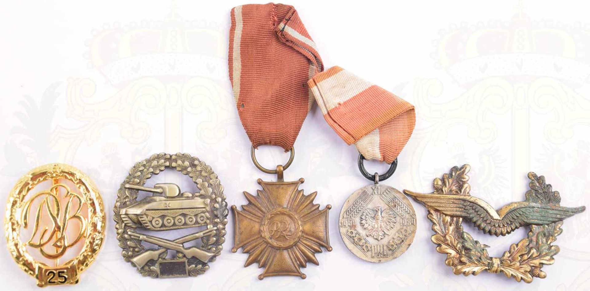 5 AUSZEICHNUNGEN/ABZEICHEN, VR Polen: Verdienstkreuz in Bronze; Medaille 1944-1984, bde. am Band;