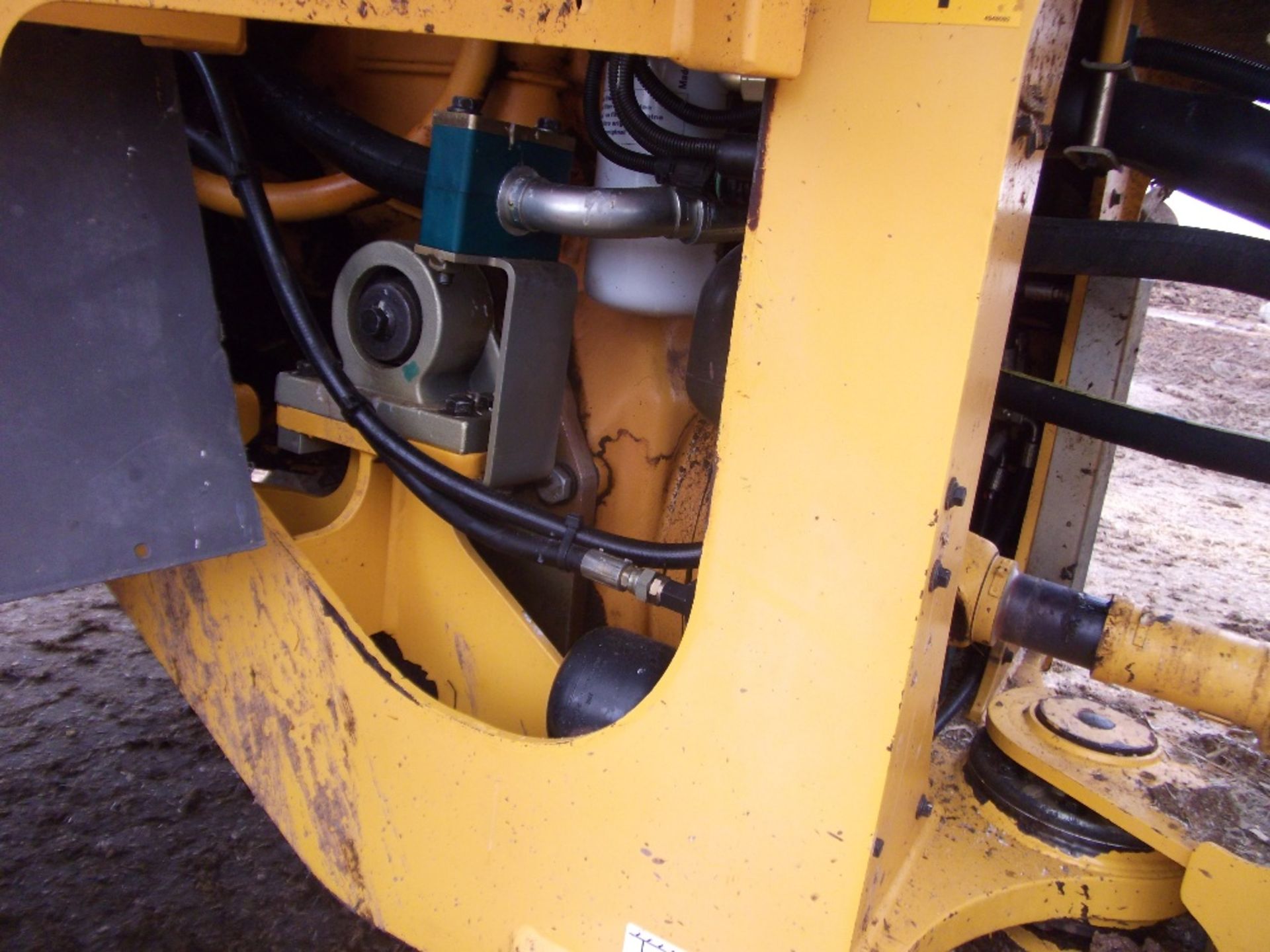 Volvo L90E 4spd power shift trans hi lift hyd quick connect new rubber 12K hrs. (we will reserve - Image 7 of 7