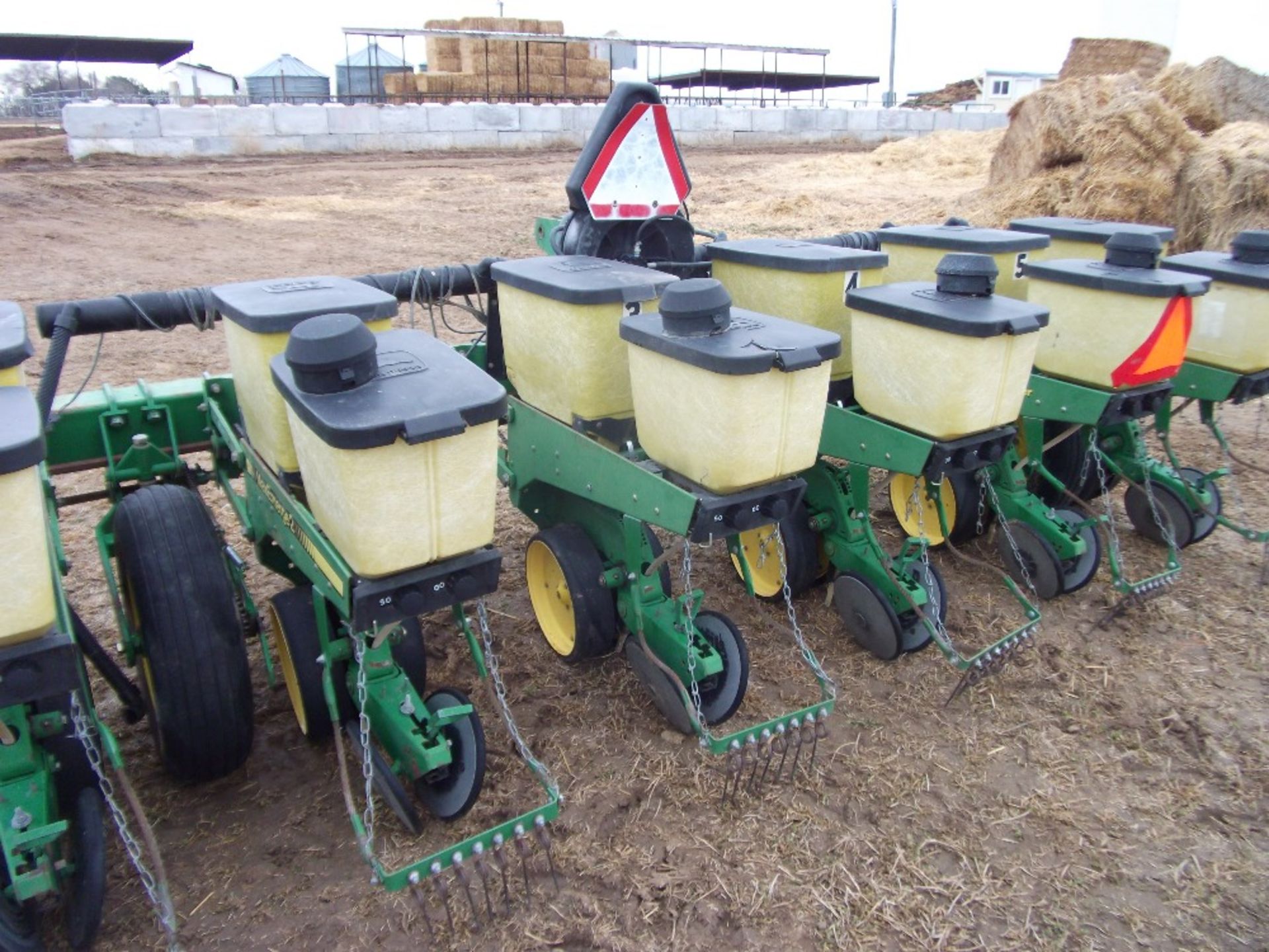 JD Maxi Merge II 6 row air planter w/monitor - Image 2 of 2