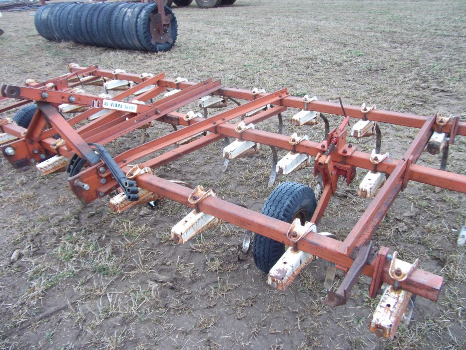 IHC 45 14’ 3pt Vibra Shank cultivator