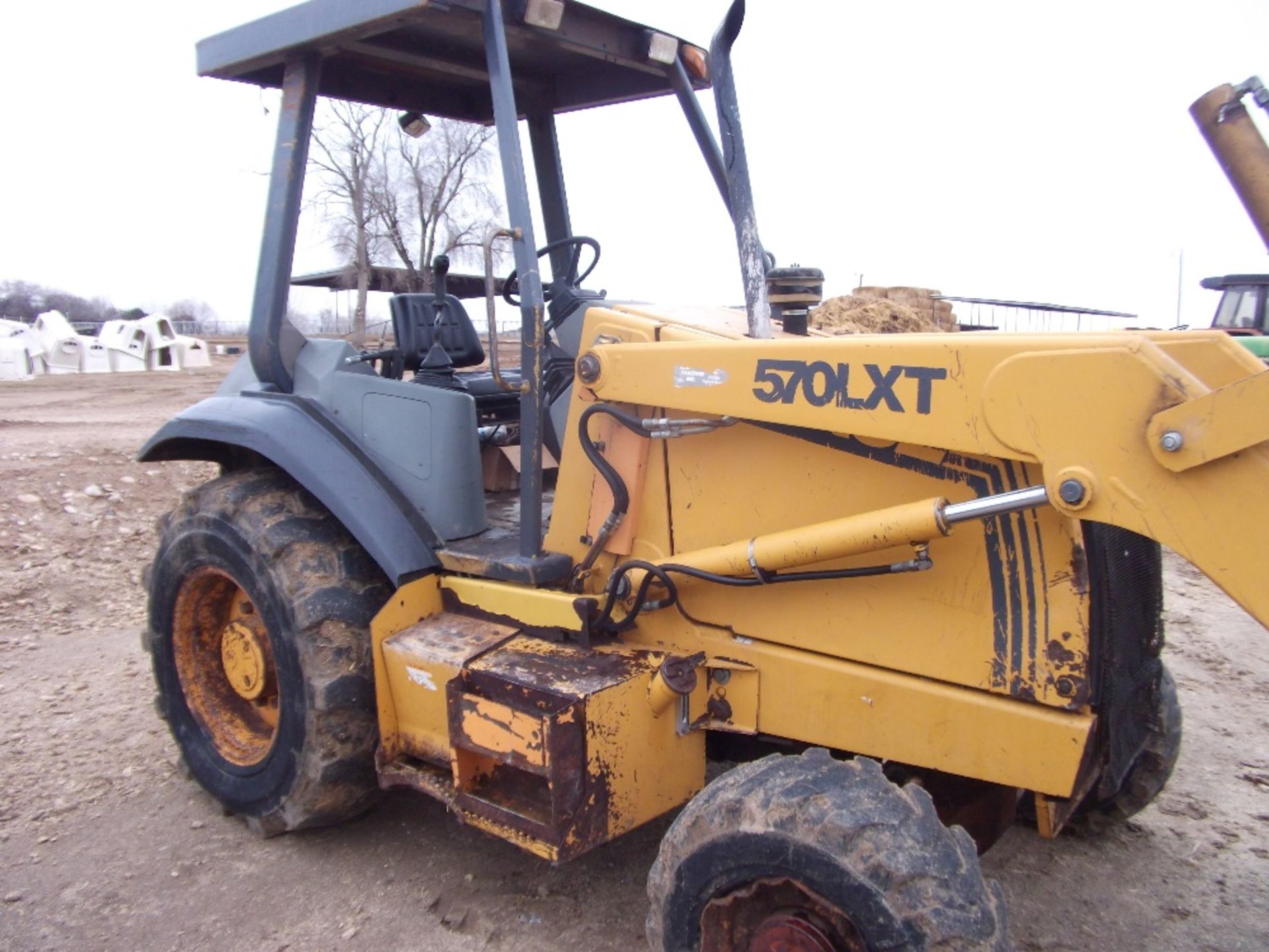 Case 570 LXT skip loader MFWD rebuilt front end, new cooling system - Image 2 of 5