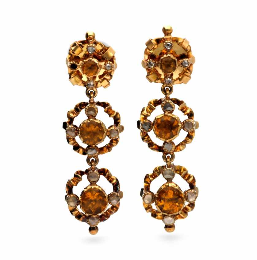 Elizabethan gold earrings, 19th CenturyElizabethan gold earrings, 19th Century Gold, round cut