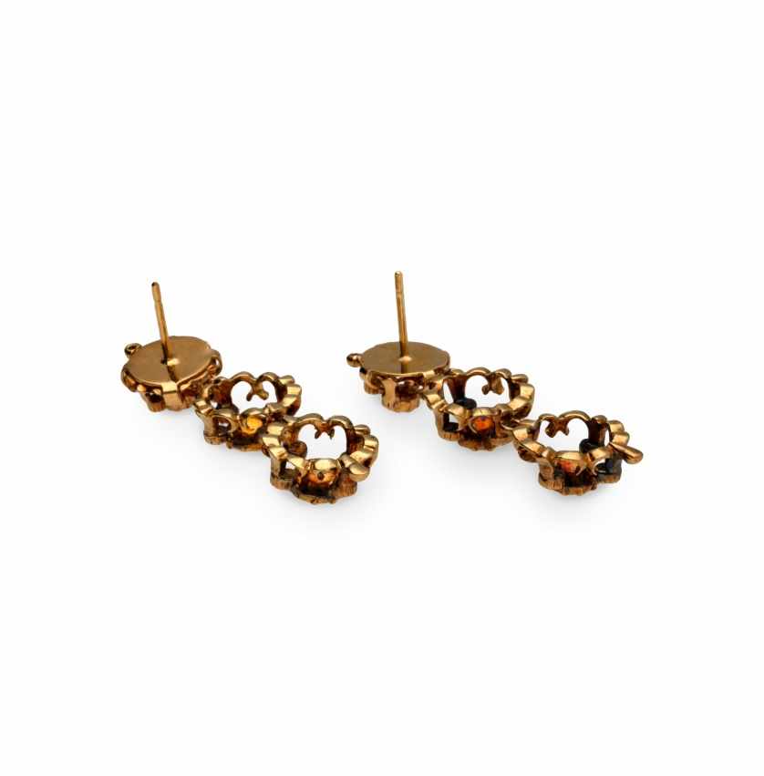 Elizabethan gold earrings, 19th CenturyElizabethan gold earrings, 19th Century Gold, round cut - Image 2 of 2