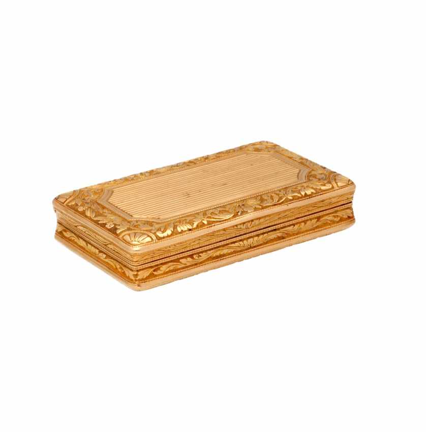 French gold box, circa 1819French gold box, circa 1819Chiselled gold. Hallmarked.3.9 cmx6.7 cm47.9