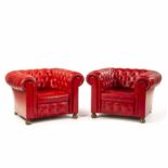 Set of settee and two Chester armchairs in "capitonné" redSet of settee and two Chester armchairs in