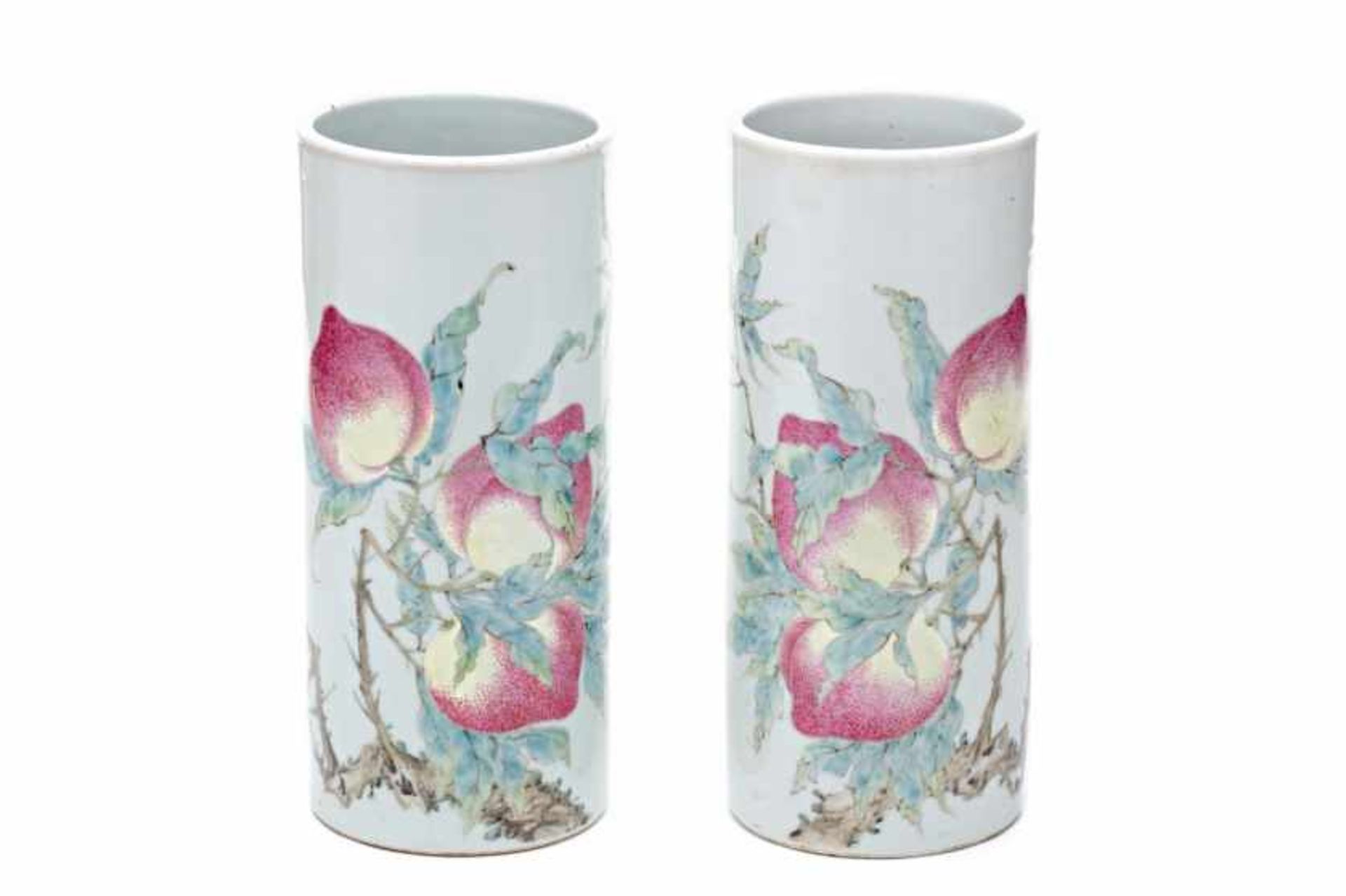 Pair of Chinese porcelain pots, first third of the 20th CenPair of Chinese porcelain pots, first