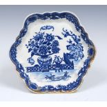A Worcester Bat pattern teapot stand, printed in underglaze blue, with blue wash,