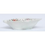 A Worcester ivy leaf pickle dish, short stalk handle,