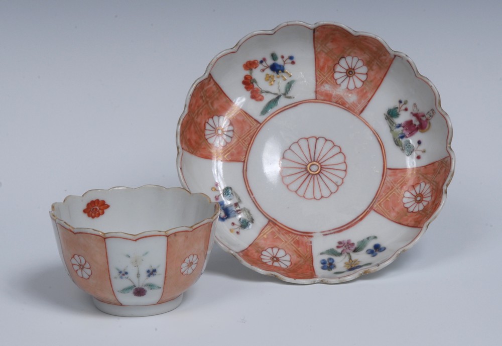 A Worcester type Scarlet Japan pattern tea bowl and saucer, possibly painted by James Giles, - Image 2 of 5