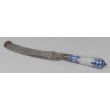 A St Cloud knife, the haft painted in underglaze blue with foliate tendrils, steel blade, c.