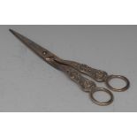 A pair of early Victorian silver Queen's pattern grape shears, 18cm long,