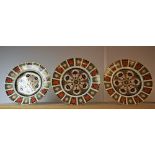 A set of three Royal Crown Derby 1128 pattern dinner plates,