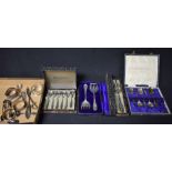 A set of six silver teaspoons, Sheffield 1922, cased; silver sugar nips, napkin rings,