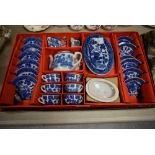 A child's/doll's willow pattern dinner service,